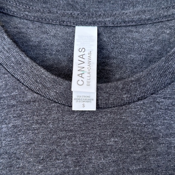 Yellowstone Dutton Ranch Women’s T size Small, NEW. - Picture 2 of 4